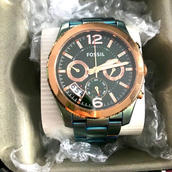 Fossil Accessories - EUC women’s green & gold Fossil watch
